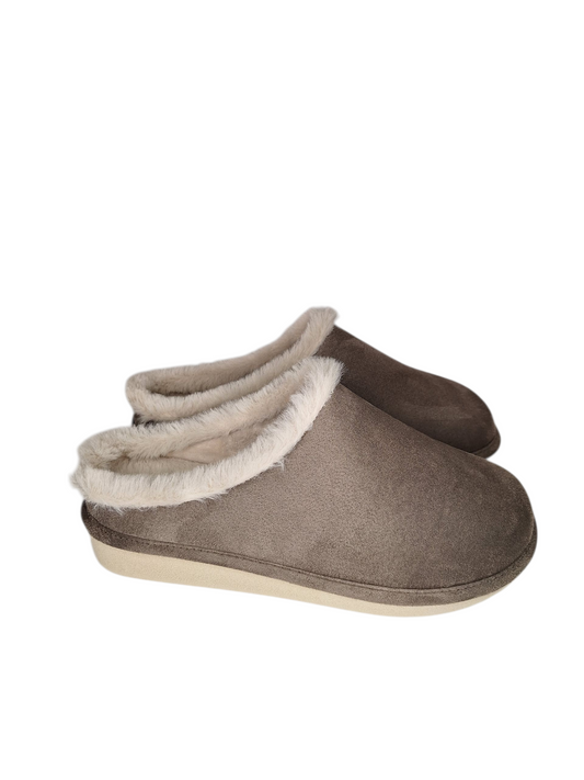 Zapatilla de mujer C140. 440 Garzón