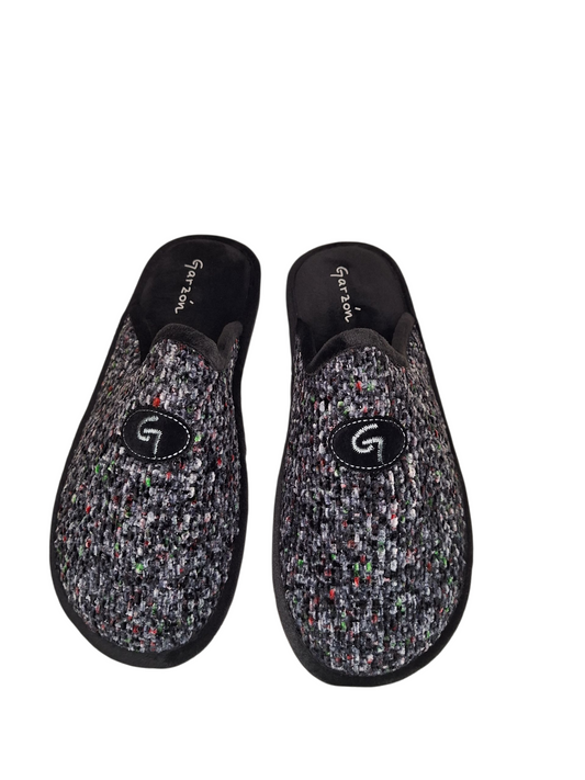 Zapatilla de hombre P351. 594 Garzón